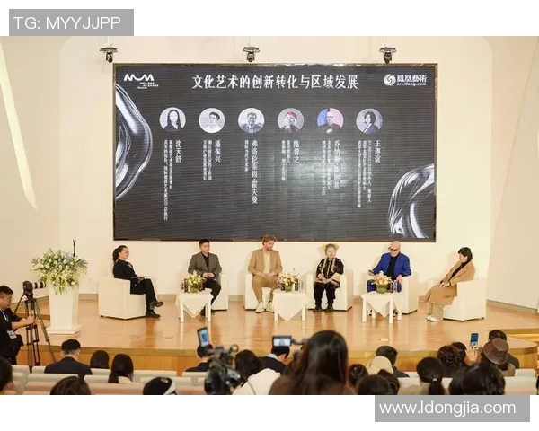 世界足球明星的文化素养与职业生涯的深度探讨