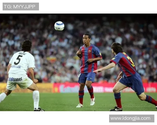 历史伟大足球明星的传奇故事与不朽成就解析 历史伟大足球明星的传奇故事与不朽成就解析